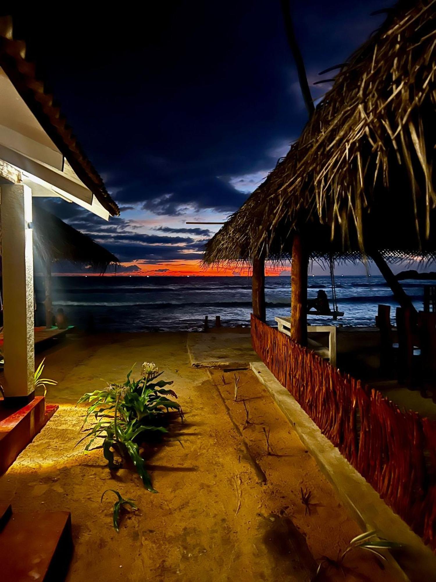 Sapphire Blue Hotel Hikkaduwa Exterior photo